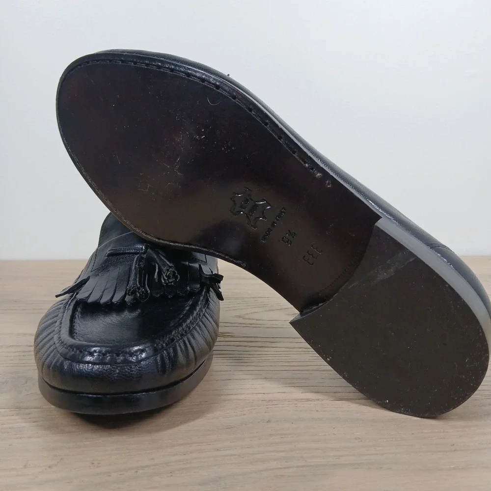 Italian Shoemakers Loafers Men 9.5 Black Leather Tassel Classic Preppy Dress